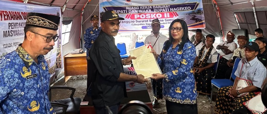 PENYERAHAN SERTIPIKAT HAK PAKAI ATAS NAMA PEMERINTAH KABUPATEN NAGEKEO